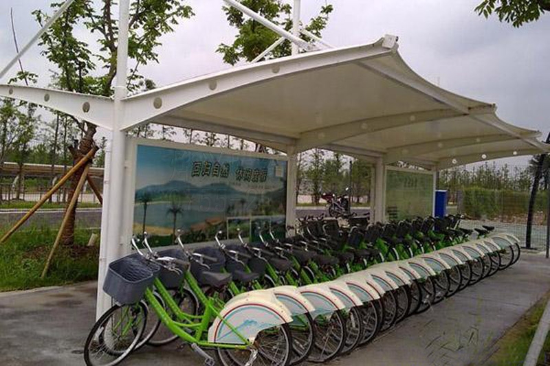 張拉膜車(chē)棚安裝找哪家膜結(jié)構(gòu)公司好？